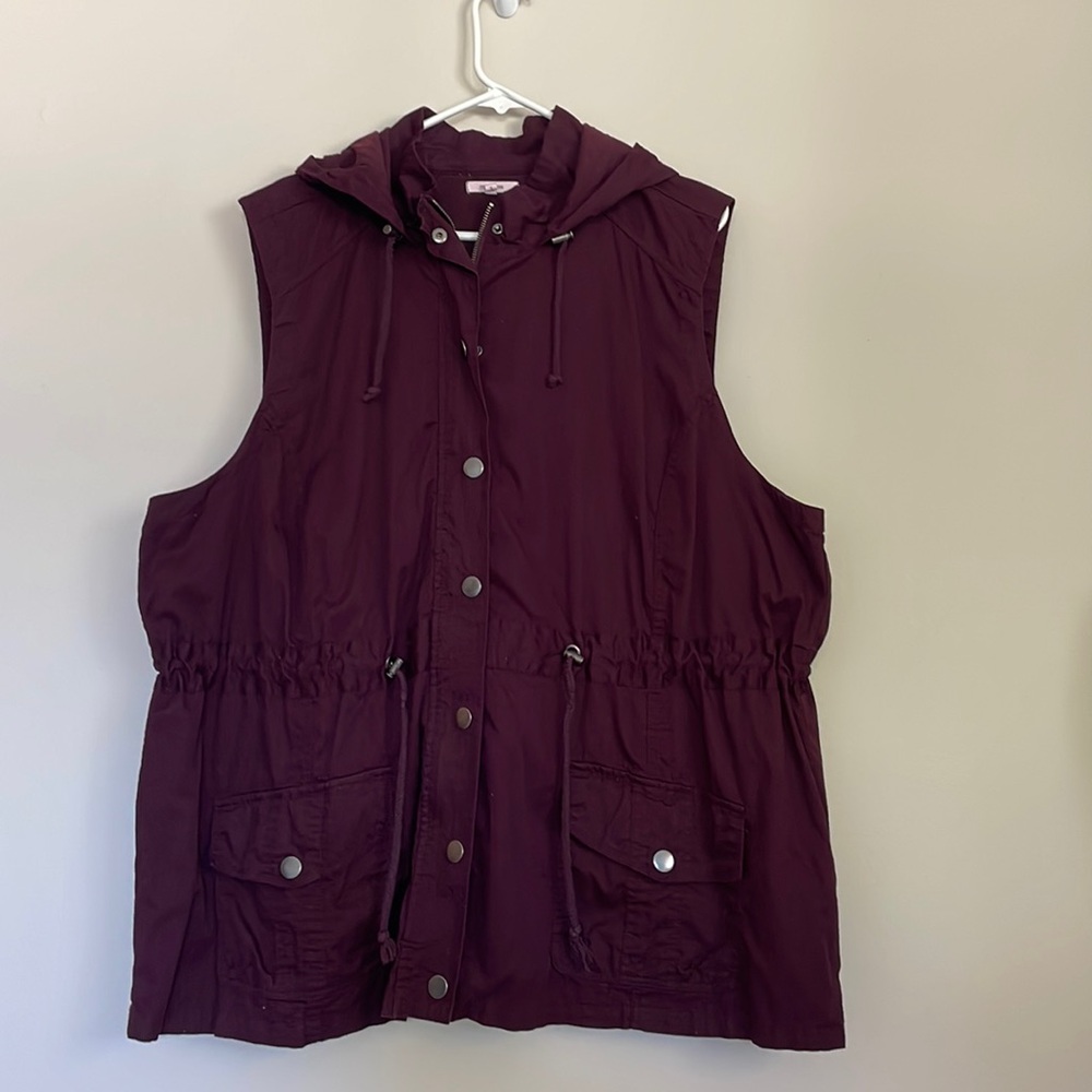 Women’s Plus Size Maurices Hooded Vest. Size 3. Plum color.